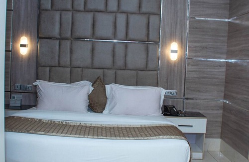 Ofin Hotel | De Phantom Continental Hotel Lekki