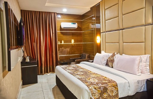 Ofin Hotel | De Phantom Continental Hotel Lekki