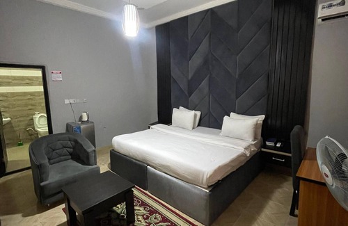 Uyo Hotel | DE ROSS HOTEL & SUITES