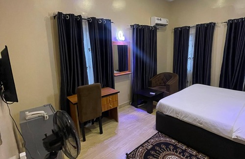 Uyo Hotel | DE ROSS HOTEL & SUITES