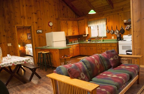 Guerneville Cabina | Cottage de De en el río, una escapada tranquila del mundo cotidiano