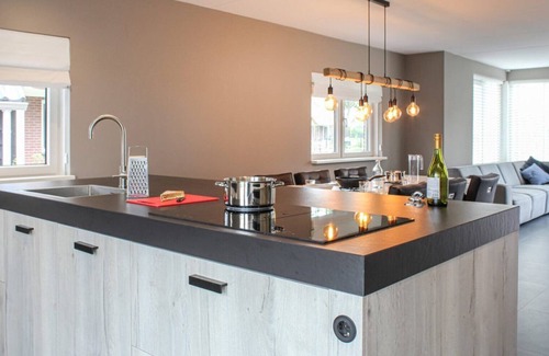 Idskenhuizen Casa | De Sinnekening is a 6 person water villa