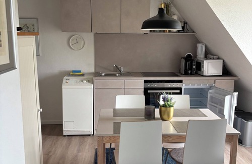 Vollerwiek Apartamento | Hermoso apartamento amueblado en azul y blanco para 4 personas