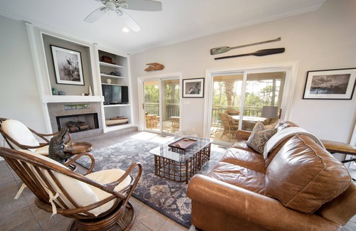 Plantation Casa | Deacon Blues, 3BR/2.5BA Dog-Friendly Home inside Plantation, Sleeps 7