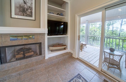 Plantation Casa | Deacon Blues, 3BR/2.5BA Dog-Friendly Home inside Plantation, Sleeps 7