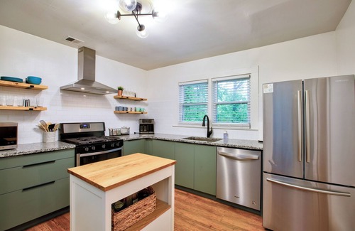 Winston - Salem Casa | Deacon Stays: The Brookwood - Walk to WFU