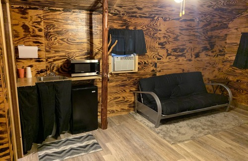 Eminence Cabina | Deadwood Acres cabin #1