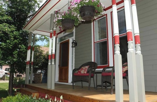 Deadwood Casa | Deadwood’s Old Front Porch as featured in Destination Deadwood Magazine