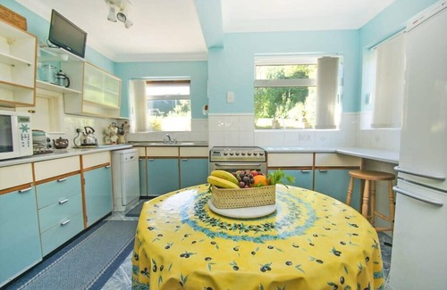 Rottingdean Casa | Dean Court Garden: 3 habitaciones, capacidad para 6 personas, estacionamiento, jardín, accesible, se admiten mascotas, WiFi