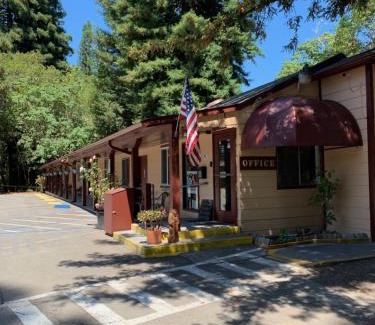 Garberville Complejo | Dean Creek Resort