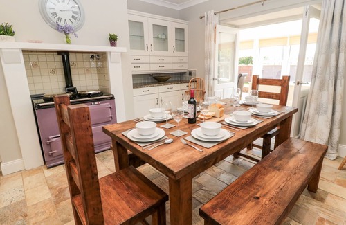 Alnwick Cabaña | DEANRISE, pet friendly, character holiday cottage in Alnwick