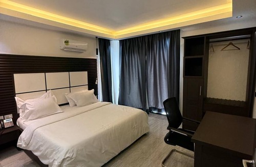 Bonaberi Hotel | Debolonia Palace Hotel