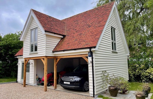 Howlett End Cabaña | Debussys Guest House - 2 bed and 2 bathroom, near Saffron Walden