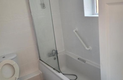 Dukinfield Casa | Decent Homes No 4- modern double room