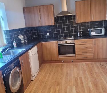 Dukinfield Casa | Decent Homes No 4- modern double room