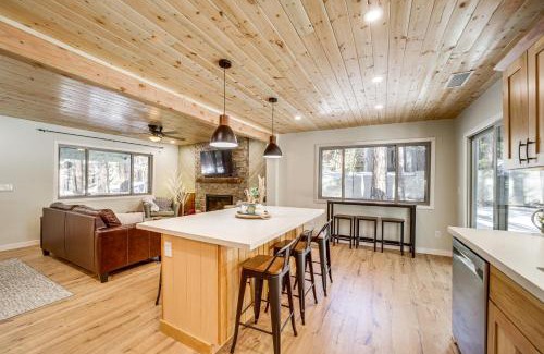 Munds Park Casa | Deck and Fire Pit Modern Munds Park Retreat!