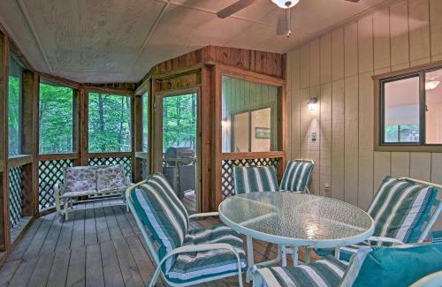 Pocono Lake Casa | Deck and Fire Pit Pocono Lake Home Near Skiing!
