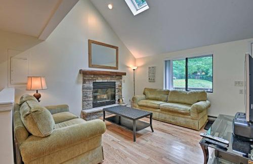 Pocono Lake Casa | Deck and Fire Pit Pocono Lake Home Near Skiing!