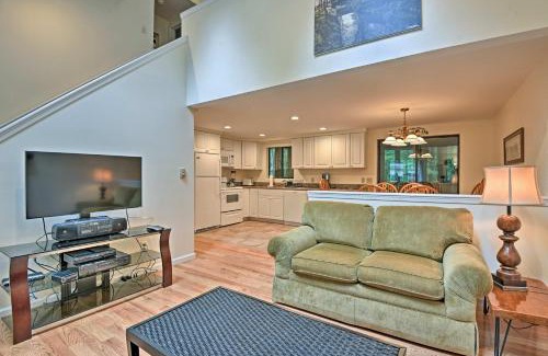 Pocono Lake Casa | Deck and Fire Pit Pocono Lake Home Near Skiing!