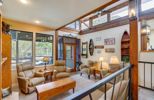 McQueeney Casa | Deck and Gas Grill Riverfront McQueeney Duplex
