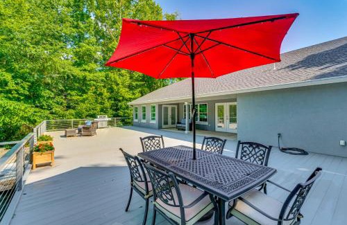 Heber Springs Casa | Deck and Gas Grill Riverfront Home in Heber Springs