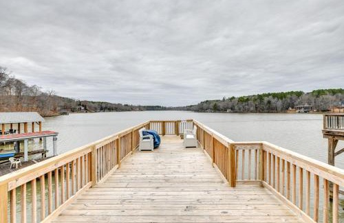 Bracey Apartamento | Deck and Lake Gaston Access Dog-Friendly Getaway