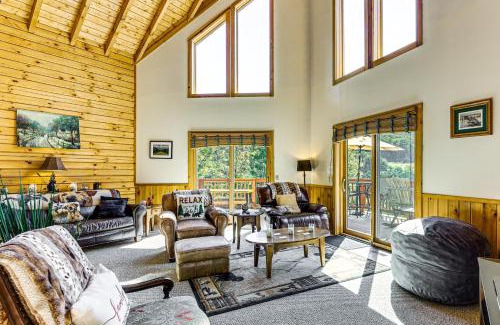 Mace Casa | Deck and Mtn Views Log Cabin By Snowshoe Mountain!