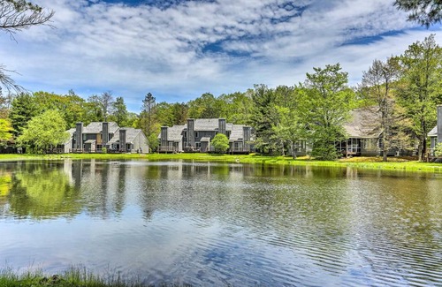 White Haven Casa | Deck and On-Site Fishing Pond Lake Harmony Home!