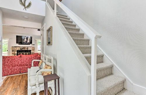 White Haven Casa | Deck and On-Site Fishing Pond Lake Harmony Home!