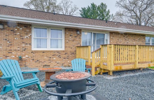 Bealeton Casa | Deck and Pasture Views! Bealeton Farmhouse Escape
