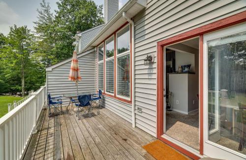 Lake Harmony Casa | Deck and Pool Access Lake Harmony Home!