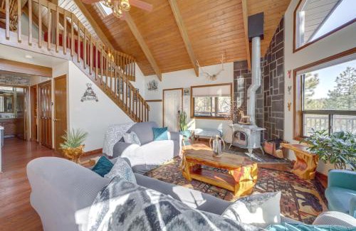 Munds Park Casa | Deck and Scenic Views Munds Park Cabin!