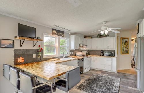 Fairview Casa | Deck and Views Secluded Retreat in Fairview!