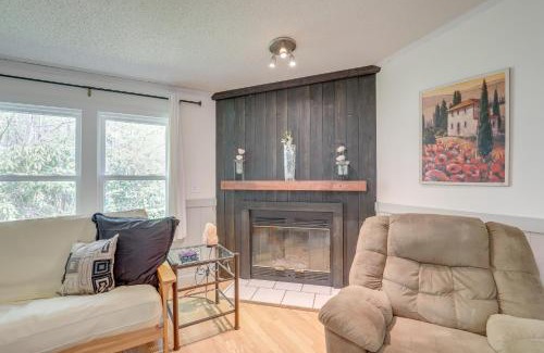Fairview Casa | Deck and Views Secluded Retreat in Fairview!