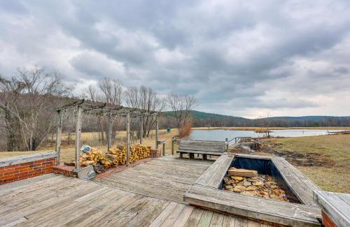 Hodgen Casa | Deck and Views Spacious Lake House Escape