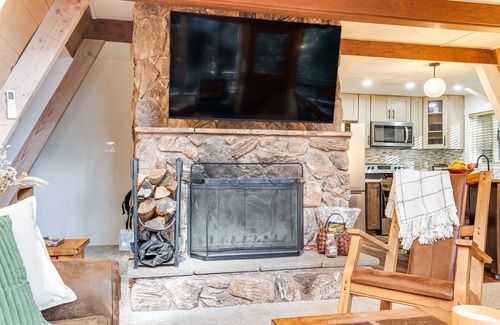 Dorrington Cabina | Deck & EV Charger: Pet-Friendly Arnold Cabin!