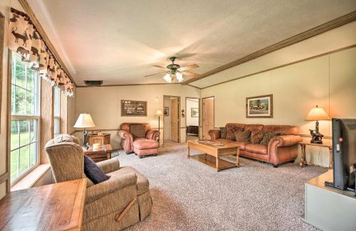Benezette Casa | Deck, Fire Pit and Yard Mountain Escape!