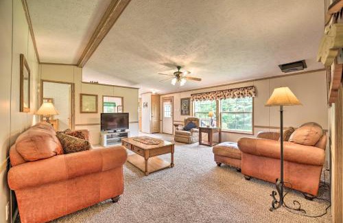 Benezette Casa | Deck, Fire Pit and Yard Mountain Escape!