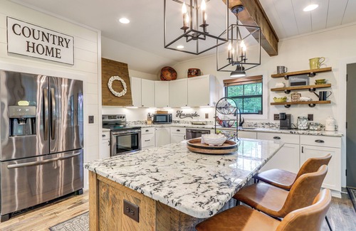 Ellijay Cabaña | Deck & Fire Pit Bliss: Mountaintown Creek Cottage!