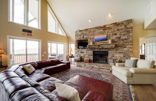 Sugar Mountain Casa | Deck, Grill and Fire Pit Sugar Mountain Retreat!
