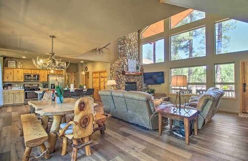 Sierra Pines Cabina | Deck, Grill & Fire Pit: Spacious Show Low Hideaway