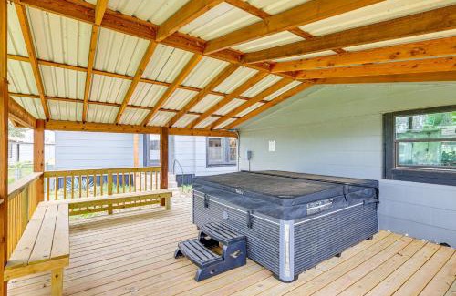 Brownwood Casa | Deck, Hot Tub and Lake View Brownwood Home!