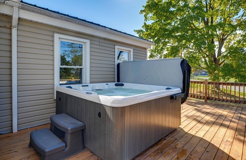 Ovid Casa | Deck & Hot Tub: Pet-Friendly Seneca Lake Home!