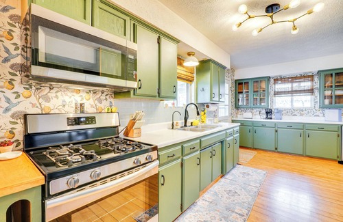 Eagle Rock Casa | Deck & Lake Views: Modern Eagle Rock Gem