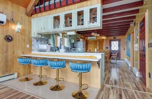 Vernon Apartamento | Deck, Mountain Views: Colorful Retreat in Vernon!
