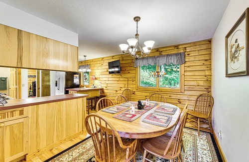 Mace Cabina | Deck & Mtn Views: Log Cabin By Snowshoe Mountain!