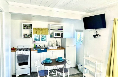Alice Town Casa | Deck Overhangs Ocean, Walk to Beaches/Bars/Restaurants, WiFi, On-site Parking
