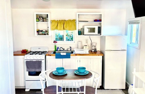 Alice Town Casa | Deck Overhangs Ocean, Walk to Beaches/Bars/Restaurants, WiFi, On-site Parking