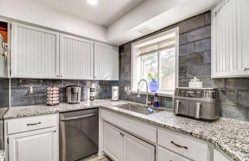 Paradise Hills Civic Casa | Deck, Putting Green & Views: Albuquerque Oasis