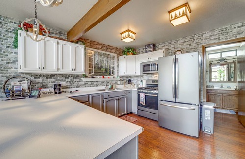 Munds Park Cabina | Deck & Scenic Views: Munds Park Cabin!